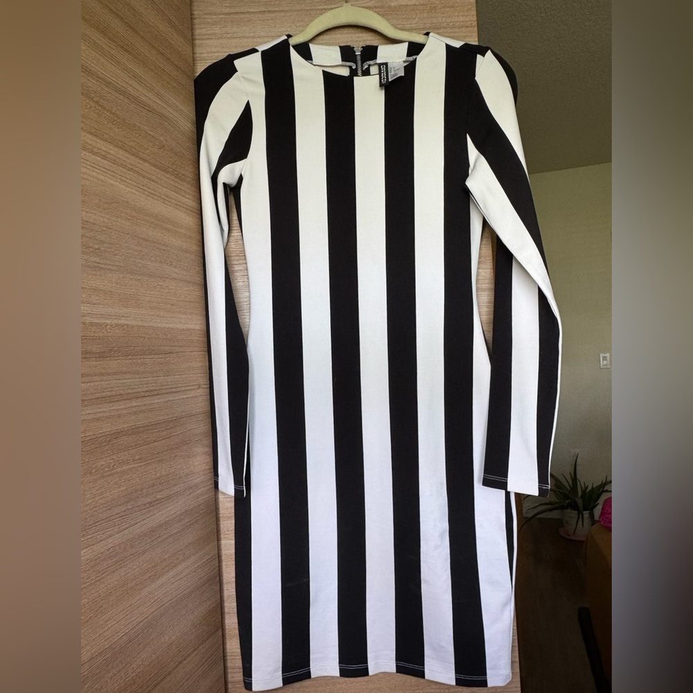 Black and White striped dress. Has a zipper. No tag but new and unused.